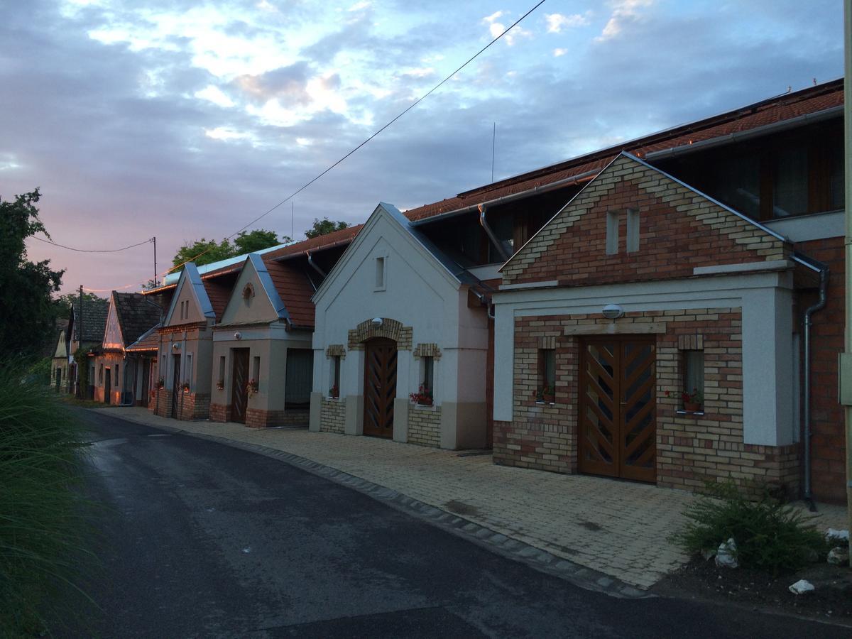 Pincelakat Borház és Szálloda Csaszartoltes Exterior foto