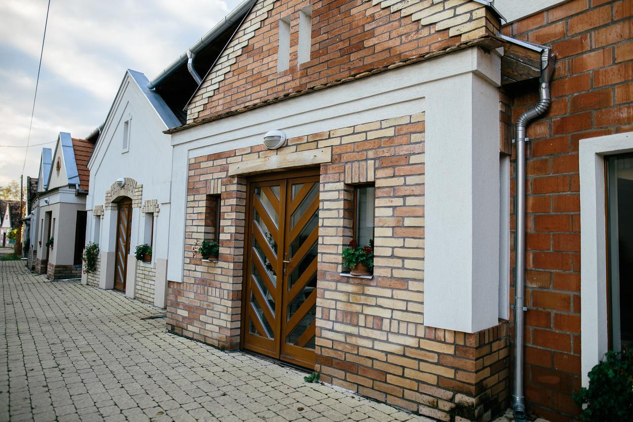 Pincelakat Borház és Szálloda Csaszartoltes Exterior foto